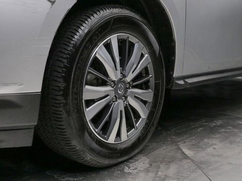 Used 2020 Nissan Pathfinder SL image 2