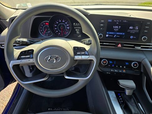 Used 2022 Hyundai Elantra SEL FWD image 10