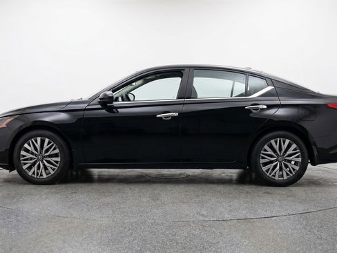 Used 2025 Nissan Altima 2.5 SV FWD image 5