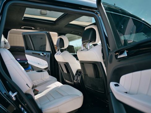 Used 2015 Mercedes-Benz GL 63 AMG 4MATIC w/ Accessory Chrome Package image 19