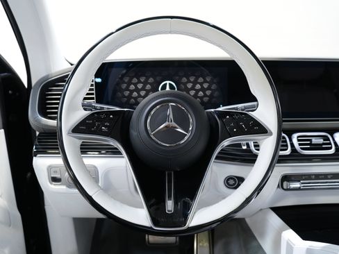 Used 2025 Mercedes-Benz Maybach GLS 600 4MATIC image 64