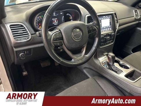 Used 2018 Jeep Grand Cherokee Laredo image 9