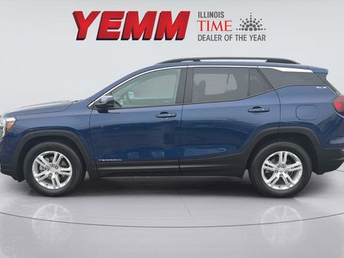 Used 2023 GMC Terrain SLE w/ Driver Convenience Package image 5