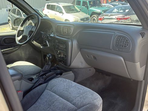Used 2002 Chevrolet TrailBlazer LT AWD/4WD image 12