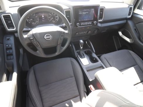 Used 2022 Nissan Frontier SV RWD image 6
