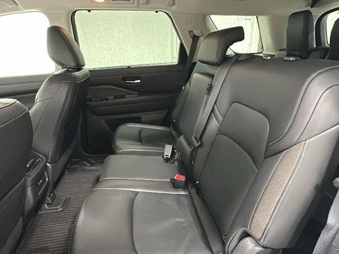 Used 2023 Nissan Pathfinder SL AWD/4WD image 14