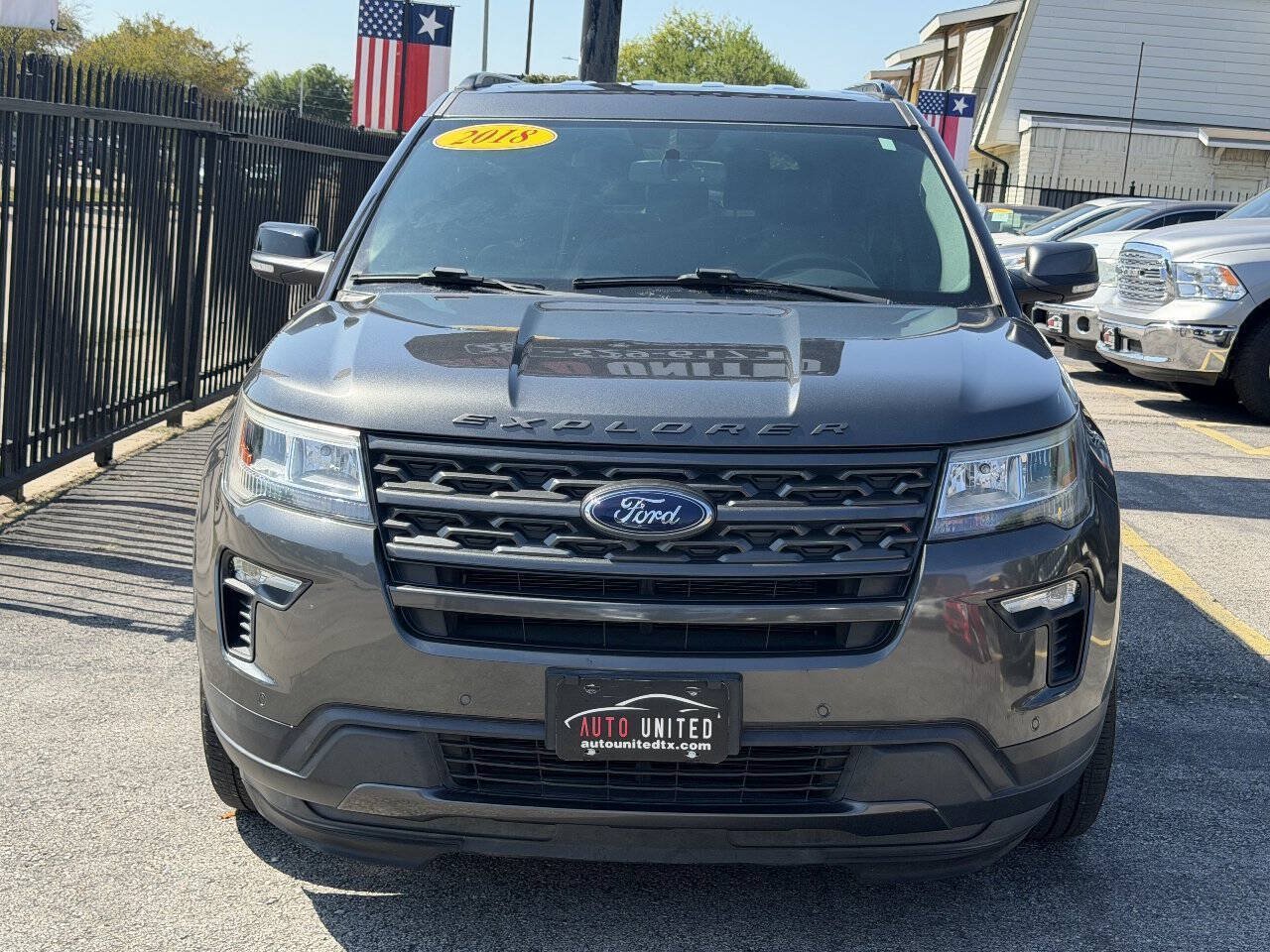 Used 2018 Ford Explorer XLT w/ Equipment Group 202A FWD image 2