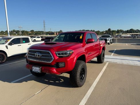 Used 2017 Toyota Tacoma SR5 w/ Tow Package RWD image 5