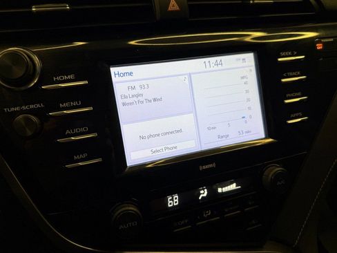 Used 2020 Toyota Camry SE w/ Convenience Package image 11