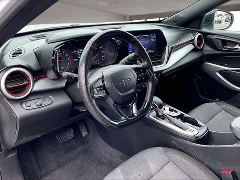 Used 2024 Chevrolet Trax RS w/ Sunroof Package image 12