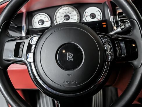 Used 2018 Rolls-Royce Ghost RWD image 30