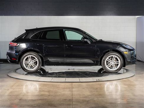 Certified 2026 Porsche Macan AWD/4WD image 8