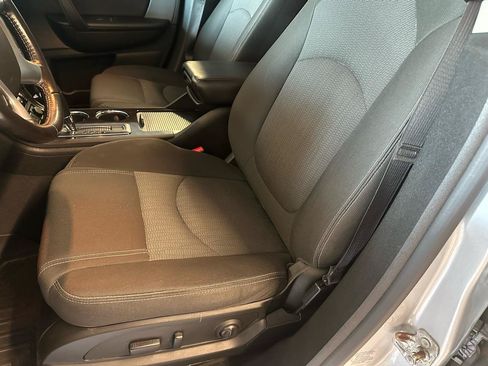 Used 2017 Chevrolet Traverse LT w/ Style and Technology Package FWD image 9
