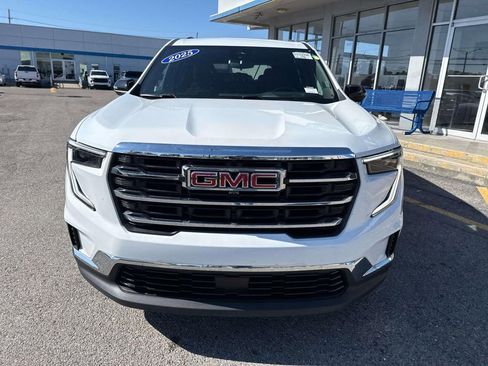 Used 2025 GMC Acadia Elevation image 2