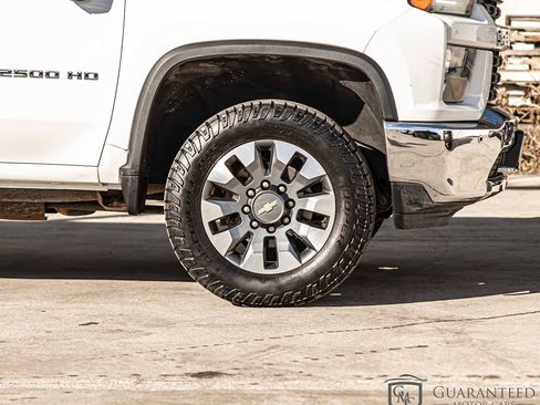 Used 2022 Chevrolet Silverado 2500 Custom w/ Custom Value Package image 11