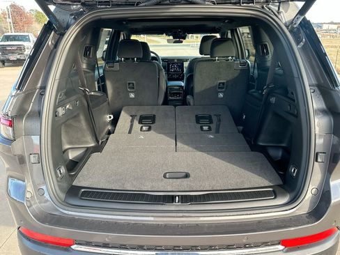 New 2025 Jeep Grand Cherokee L Laredo w/ Luxury Tech Group I image 24