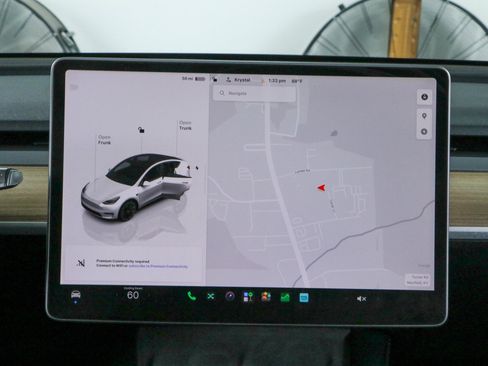 Used 2022 Tesla Model Y Long Range AWD/4WD image 17