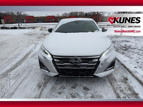 Used 2024 Nissan Altima 2.5 SV image 3