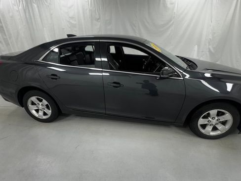 Used 2015 Chevrolet Malibu LT FWD image 2