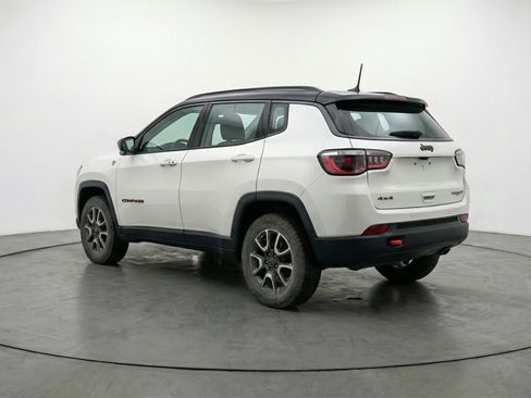Used 2025 Jeep Compass Trailhawk AWD/4WD image 6