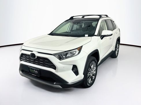 Used 2020 Toyota RAV4 Limited FWD image 3
