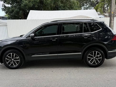 Used 2021 Volkswagen Tiguan SE w/ Panoramic Sunroof Package FWD image 3