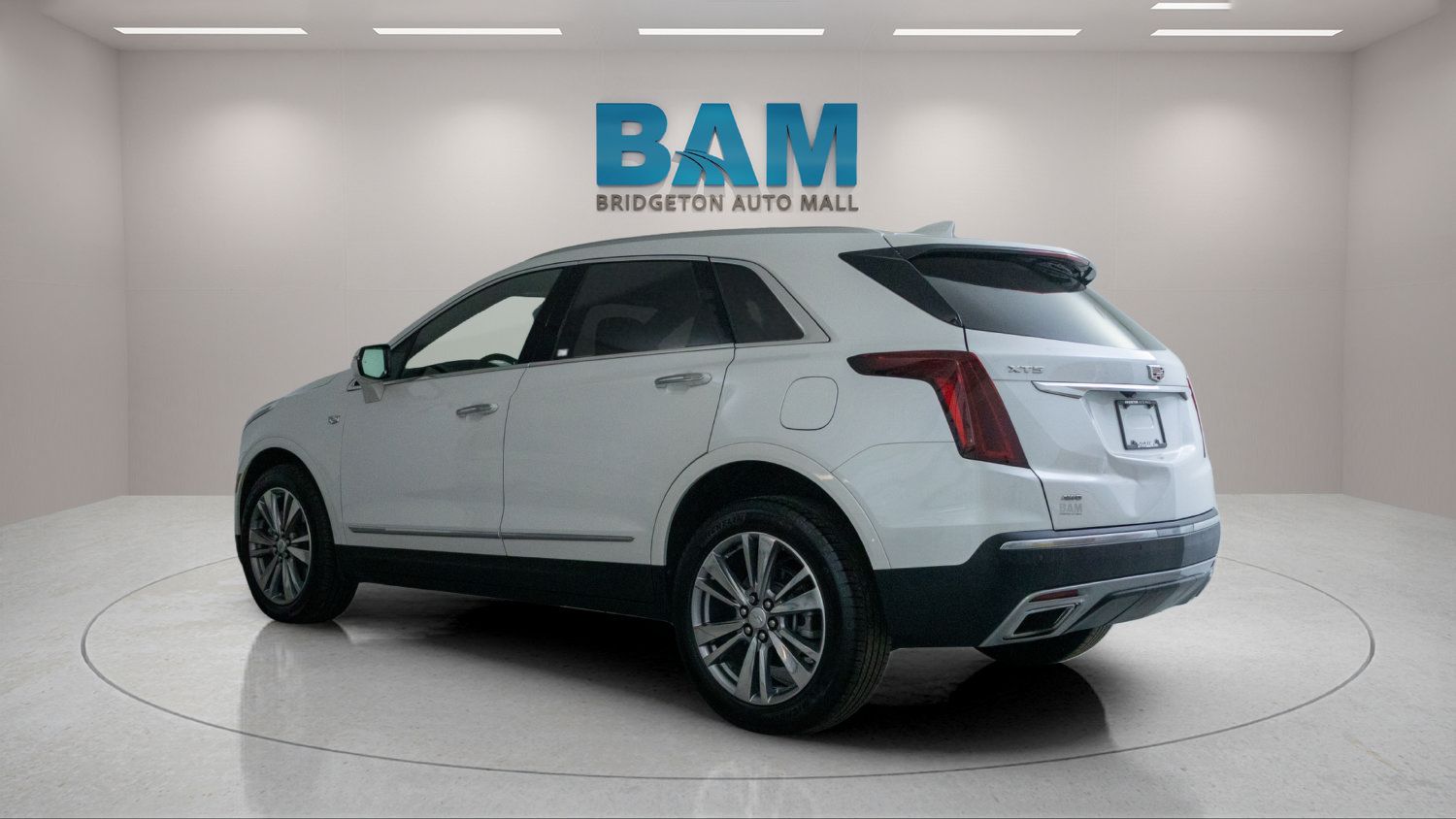 Used 2025 Cadillac XT5 Premium Luxury w/ LPO, Floor Liner Package AWD/4WD image 5