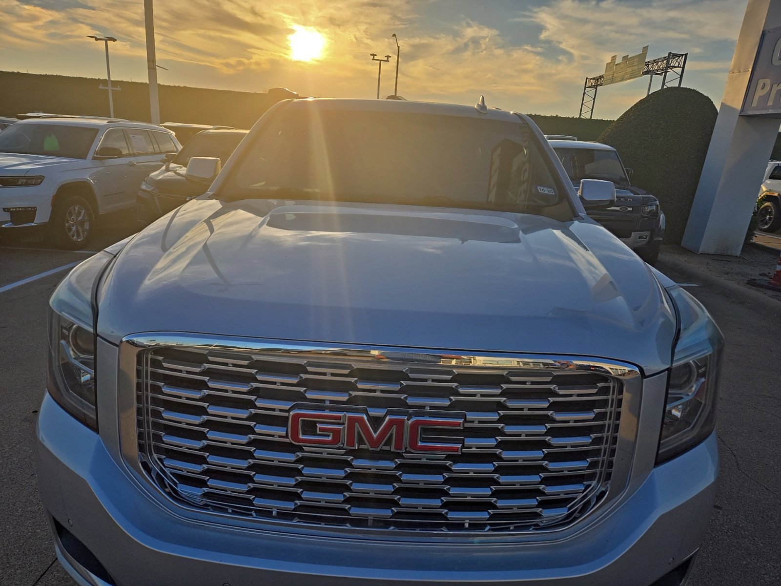 Used 2019 GMC Yukon XL Denali w/ Denali Ultimate Package RWD image 2