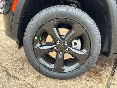 New 2025 Jeep Grand Cherokee L Limited image 27