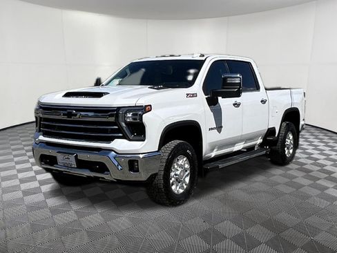 Used 2024 Chevrolet Silverado 3500 LTZ w/ LTZ Convenience Package AWD/4WD image 3