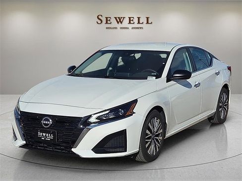 Used 2025 Nissan Altima 2.5 SV image 1