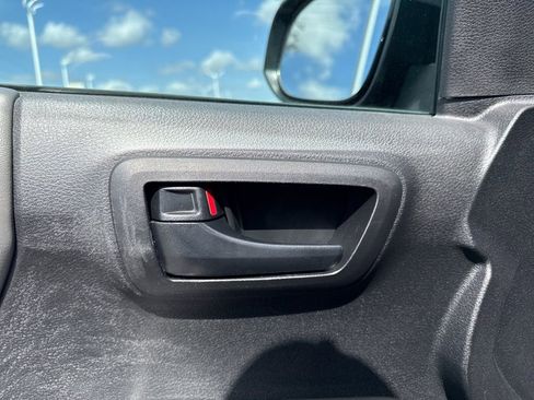 Used 2021 Toyota Tacoma SR5 AWD/4WD image 11