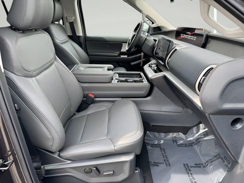 New 2025 Ford Expedition Active image 29