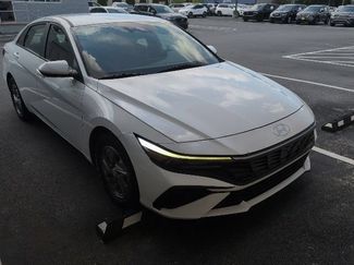Used 2025 Hyundai Elantra SE FWD video 1