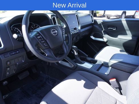 Certified 2025 Nissan Frontier SV w/ Tow Package RWD image 17