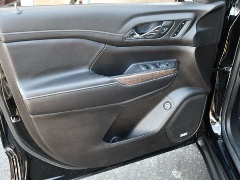 Used 2021 GMC Acadia Denali w/ Denali Technology Package FWD image 11