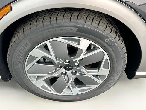 Certified 2025 Genesis GV60 Advanced image 31