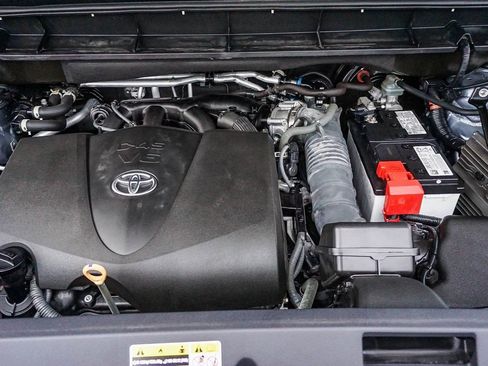 Used 2022 Toyota Highlander XLE image 26