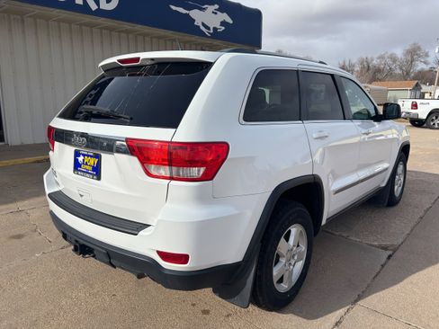Used 2013 Jeep Grand Cherokee Laredo w/ Laredo E Group image 3