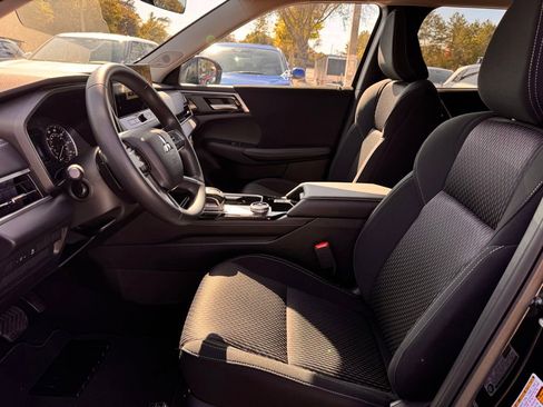New 2026 Mitsubishi Outlander ES image 13