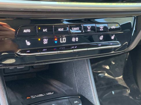 Used 2022 Chevrolet Bolt EUV LT w/ Comfort Package image 14