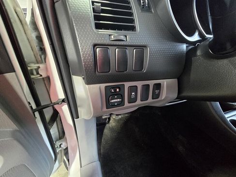 Used 2015 Toyota Tacoma 4x4 Access Cab w/ Convenience Package image 13