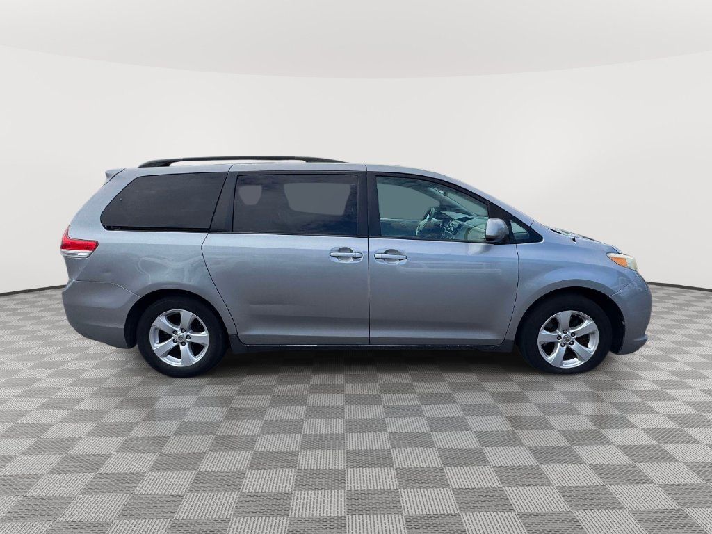 Used 2012 Toyota Sienna LE FWD image 7