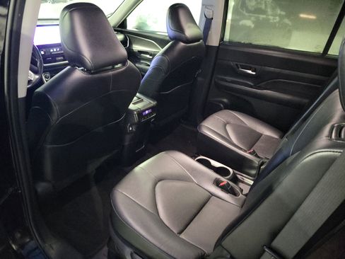 Certified 2024 Toyota Grand Highlander XLE image 13