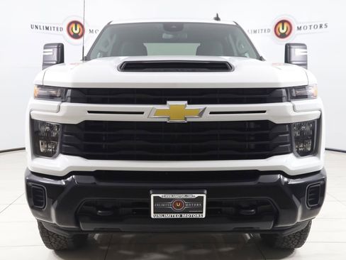 Used 2024 Chevrolet Silverado 2500 Custom AWD/4WD image 42