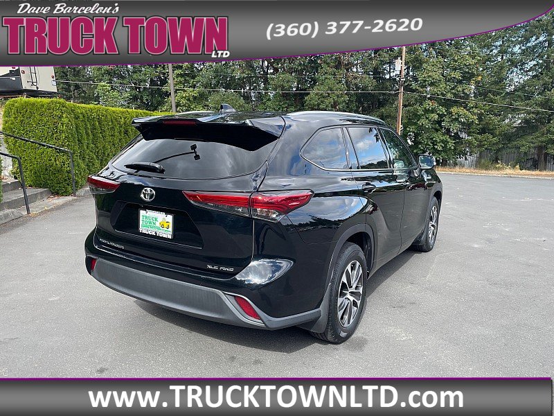 Used 2021 Toyota Highlander XLE AWD/4WD image 5