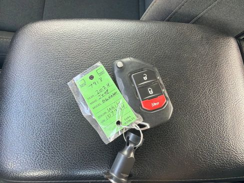 Used 2024 Jeep Gladiator Sport AWD/4WD image 30