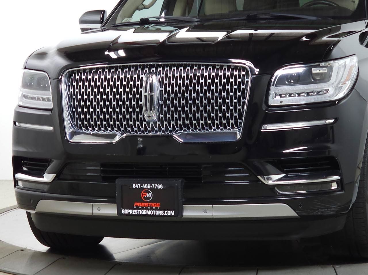 Used 2018 Lincoln Navigator Reserve w/ Technology Package AWD/4WD image 2