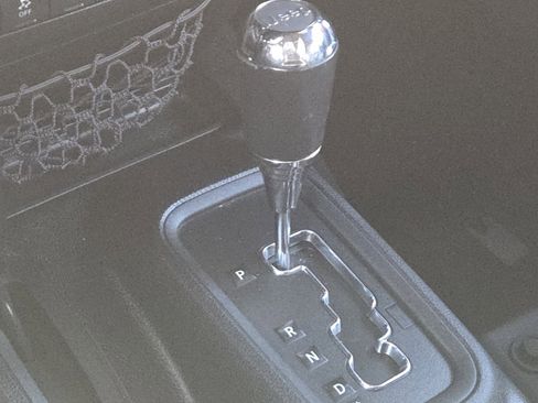 Used 2013 Jeep Wrangler Unlimited Rubicon w/ Max Tow Pkg image 29