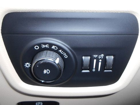 New 2025 Jeep Grand Cherokee Limited image 16